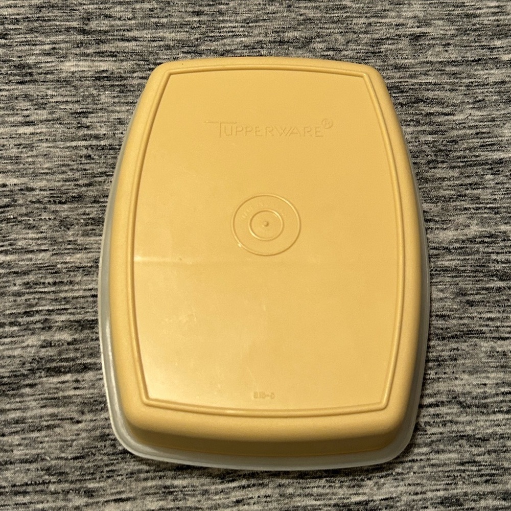 Vintage Tupperware Snack Container - Picture 3 of 4